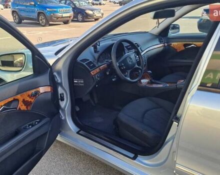 Серый Мерседес Е-Класс, объемом двигателя 2.15 л и пробегом 348 тыс. км за 8400 $, фото 9 на Automoto.ua