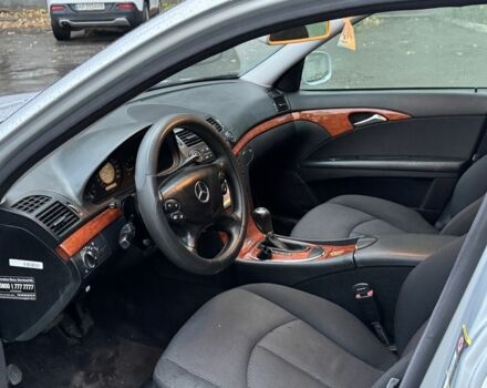 Серый Мерседес Е-Класс, объемом двигателя 1.8 л и пробегом 250 тыс. км за 5999 $, фото 7 на Automoto.ua