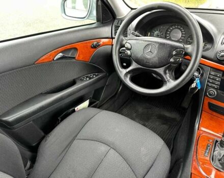 Сірий Мерседес Е-Клас, об'ємом двигуна 3 л та пробігом 210 тис. км за 44777 $, фото 4 на Automoto.ua