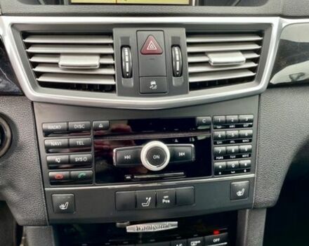 Серый Мерседес Е-Класс, объемом двигателя 2.2 л и пробегом 300 тыс. км за 12000 $, фото 25 на Automoto.ua