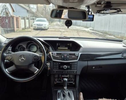 Сірий Мерседес Е-Клас, об'ємом двигуна 2.1 л та пробігом 255 тис. км за 13500 $, фото 11 на Automoto.ua