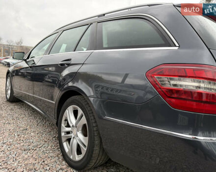 Серый Мерседес Е-Класс, объемом двигателя 2.2 л и пробегом 370 тыс. км за 10900 $, фото 13 на Automoto.ua
