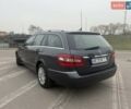 Серый Мерседес Е-Класс, объемом двигателя 2.2 л и пробегом 330 тыс. км за 12615 $, фото 1 на Automoto.ua