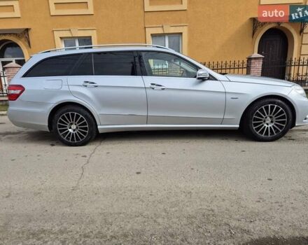 Сірий Мерседес Е-Клас, об'ємом двигуна 2.1 л та пробігом 255 тис. км за 13500 $, фото 2 на Automoto.ua