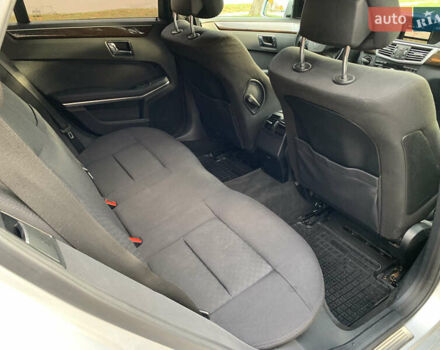 Сірий Мерседес Е-Клас, об'ємом двигуна 2.2 л та пробігом 315 тис. км за 8700 $, фото 10 на Automoto.ua