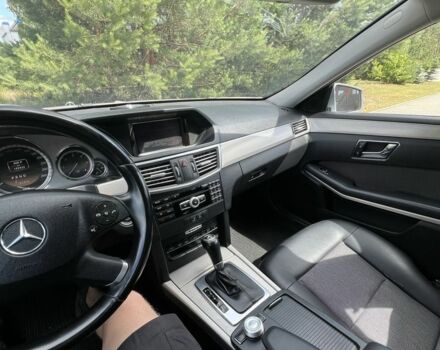 Сірий Мерседес Е-Клас, об'ємом двигуна 2.2 л та пробігом 193 тис. км за 9500 $, фото 17 на Automoto.ua