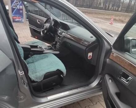 Сірий Мерседес Е-Клас, об'ємом двигуна 2.2 л та пробігом 300 тис. км за 11999 $, фото 11 на Automoto.ua
