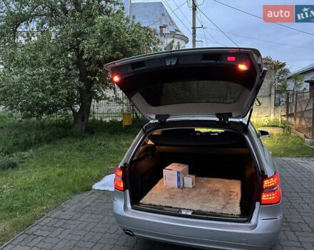 Сірий Мерседес Е-Клас, об'ємом двигуна 2.2 л та пробігом 256 тис. км за 12000 $, фото 13 на Automoto.ua