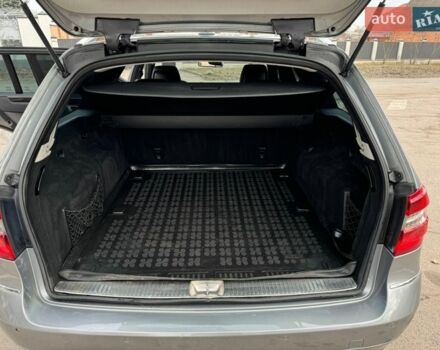 Сірий Мерседес Е-Клас, об'ємом двигуна 2.2 л та пробігом 350 тис. км за 10999 $, фото 44 на Automoto.ua