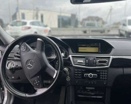 Серый Мерседес Е-Класс, объемом двигателя 2.2 л и пробегом 355 тыс. км за 12499 $, фото 25 на Automoto.ua