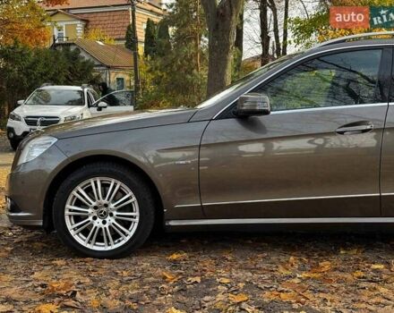 Серый Мерседес Е-Класс, объемом двигателя 3 л и пробегом 350 тыс. км за 10990 $, фото 10 на Automoto.ua