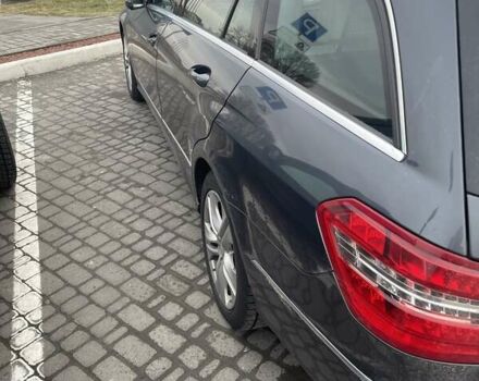 Сірий Мерседес Е-Клас, об'ємом двигуна 2.1 л та пробігом 350 тис. км за 11900 $, фото 3 на Automoto.ua