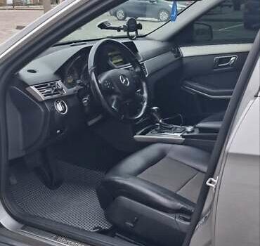 Серый Мерседес Е-Класс, объемом двигателя 2.1 л и пробегом 350 тыс. км за 12200 $, фото 1 на Automoto.ua