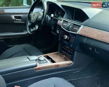 Сірий Мерседес Е-Клас, об'ємом двигуна 2.14 л та пробігом 227 тис. км за 11750 $, фото 13 на Automoto.ua