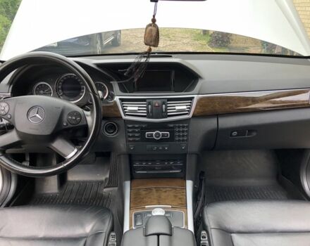 Серый Мерседес Е-Класс, объемом двигателя 2.2 л и пробегом 315 тыс. км за 12900 $, фото 7 на Automoto.ua