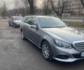 Серый Мерседес Е-Класс, объемом двигателя 2.1 л и пробегом 303 тыс. км за 12000 $, фото 1 на Automoto.ua