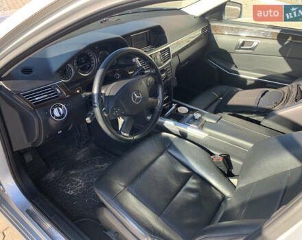 Сірий Мерседес Е-Клас, об'ємом двигуна 2.2 л та пробігом 320 тис. км за 11500 $, фото 10 на Automoto.ua