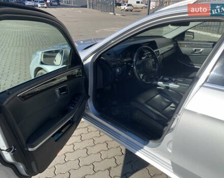 Сірий Мерседес Е-Клас, об'ємом двигуна 2.2 л та пробігом 320 тис. км за 11500 $, фото 6 на Automoto.ua