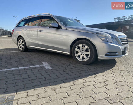 Сірий Мерседес Е-Клас, об'ємом двигуна 2.2 л та пробігом 320 тис. км за 11500 $, фото 2 на Automoto.ua