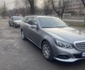 Серый Мерседес Е-Класс, объемом двигателя 2.14 л и пробегом 310 тыс. км за 13877 $, фото 1 на Automoto.ua