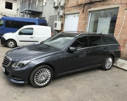 Серый Мерседес Е-Класс, объемом двигателя 0.22 л и пробегом 295 тыс. км за 15300 $, фото 2 на Automoto.ua