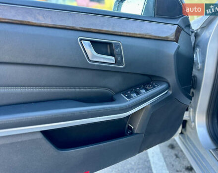 Сірий Мерседес Е-Клас, об'ємом двигуна 2.2 л та пробігом 217 тис. км за 13350 $, фото 33 на Automoto.ua