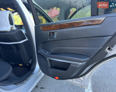 Сірий Мерседес Е-Клас, об'ємом двигуна 2.2 л та пробігом 217 тис. км за 13350 $, фото 21 на Automoto.ua