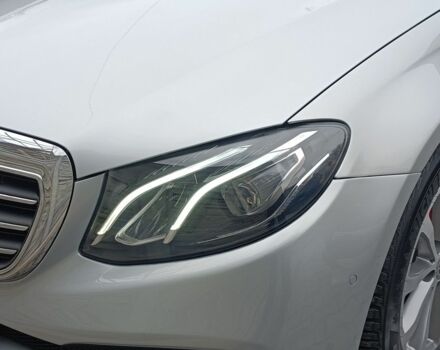 Серый Мерседес Е-Класс, объемом двигателя 2 л и пробегом 300 тыс. км за 18000 $, фото 7 на Automoto.ua