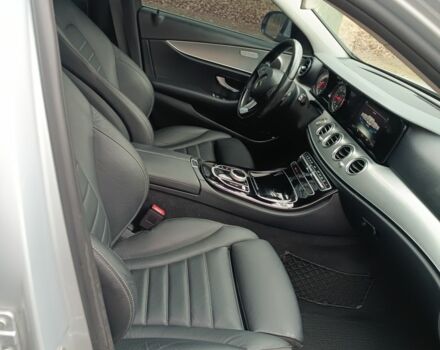 Серый Мерседес Е-Класс, объемом двигателя 2 л и пробегом 300 тыс. км за 18000 $, фото 6 на Automoto.ua