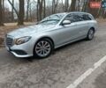 Серый Мерседес Е-Класс, объемом двигателя 2 л и пробегом 300 тыс. км за 18000 $, фото 1 на Automoto.ua