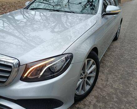 Серый Мерседес Е-Класс, объемом двигателя 2 л и пробегом 300 тыс. км за 18000 $, фото 9 на Automoto.ua