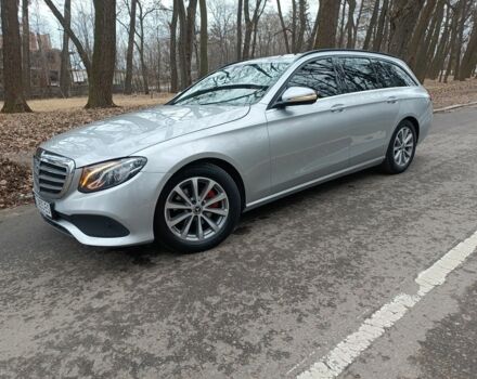 Серый Мерседес Е-Класс, объемом двигателя 2 л и пробегом 300 тыс. км за 18000 $, фото 5 на Automoto.ua