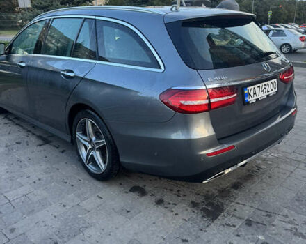 Серый Мерседес Е-Класс, объемом двигателя 3 л и пробегом 131 тыс. км за 31300 $, фото 2 на Automoto.ua