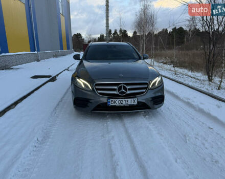 Серый Мерседес Е-Класс, объемом двигателя 1.95 л и пробегом 250 тыс. км за 23500 $, фото 4 на Automoto.ua