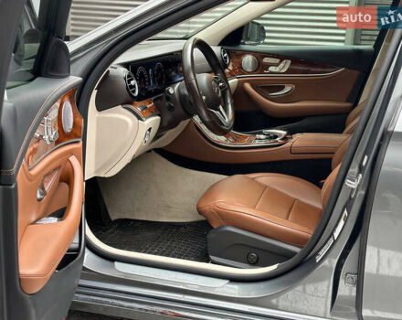 Мерседес Е-Клас 2018 у Києві на Automoto.ua Сірий Мерседес Е-Клас, об'ємом двигуна 3 л та пробігом 40 тис. км за 32700 $, фото 14 на Automoto.ua