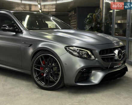 Серый Мерседес Е-Класс, объемом двигателя 4 л и пробегом 83 тыс. км за 61500 $, фото 3 на Automoto.ua