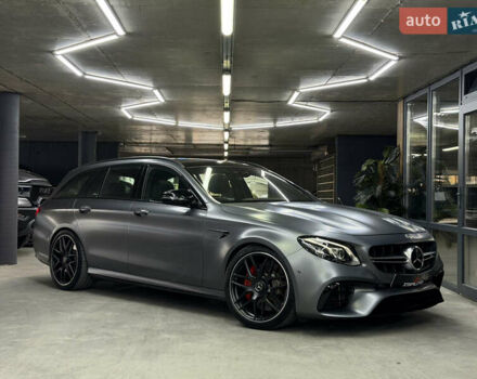 Серый Мерседес Е-Класс, объемом двигателя 4 л и пробегом 83 тыс. км за 61500 $, фото 1 на Automoto.ua