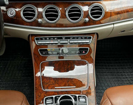 Мерседес Е-Клас 2018 у Києві на Automoto.ua Сірий Мерседес Е-Клас, об'ємом двигуна 3 л та пробігом 40 тис. км за 32700 $, фото 23 на Automoto.ua