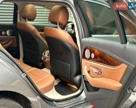 Мерседес Е-Клас 2018 у Києві на Automoto.ua Сірий Мерседес Е-Клас, об'ємом двигуна 3 л та пробігом 40 тис. км за 32700 $, фото 18 на Automoto.ua