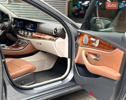 Мерседес Е-Клас 2018 у Києві на Automoto.ua Сірий Мерседес Е-Клас, об'ємом двигуна 3 л та пробігом 40 тис. км за 32700 $, фото 20 на Automoto.ua