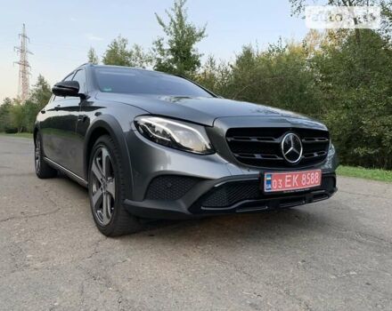 Серый Мерседес Е-Класс, объемом двигателя 2 л и пробегом 140 тыс. км за 35000 $, фото 3 на Automoto.ua