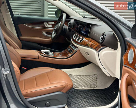 Мерседес Е-Клас 2018 у Києві на Automoto.ua Сірий Мерседес Е-Клас, об'ємом двигуна 3 л та пробігом 40 тис. км за 32700 $, фото 21 на Automoto.ua