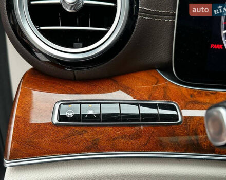 Мерседес Е-Клас 2018 у Києві на Automoto.ua Сірий Мерседес Е-Клас, об'ємом двигуна 3 л та пробігом 40 тис. км за 32700 $, фото 26 на Automoto.ua