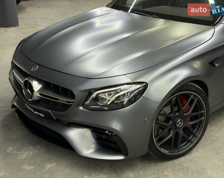 Серый Мерседес Е-Класс, объемом двигателя 4 л и пробегом 83 тыс. км за 61500 $, фото 6 на Automoto.ua