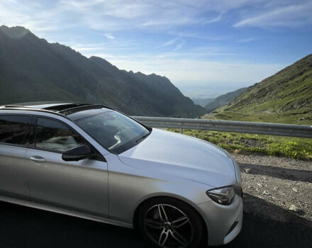 Серый Мерседес Е-Класс, объемом двигателя 3 л и пробегом 500 тыс. км за 29644 $, фото 3 на Automoto.ua