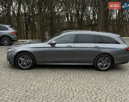 Сірий Мерседес Е-Клас, об'ємом двигуна 1.95 л та пробігом 22 тис. км за 41200 $, фото 4 на Automoto.ua
