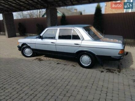 Мерседес Е-Клас 1982 у Заставной на Automoto.ua Сірий Мерседес Е-Клас, об'ємом двигуна 2.4 л та пробігом 361 тис. км за 1300 $, фото 1 на Automoto.ua