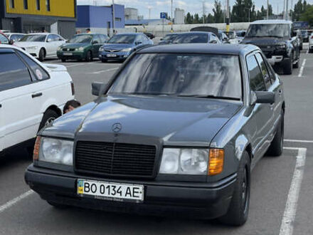 Мерседес Е-Клас 1985 у Києві на Automoto.ua Сірий Мерседес Е-Клас, об'ємом двигуна 2 л та пробігом 418 тис. км за 1700 $, фото 1 на Automoto.ua