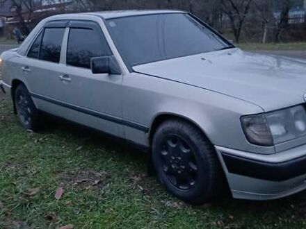 Мерседес Е-Класс 1985 в Бершаде на Automoto.ua Серый Мерседес Е-Класс, объемом двигателя 2 л и пробегом 516 тыс. км за 1950 $, фото 1 на Automoto.ua