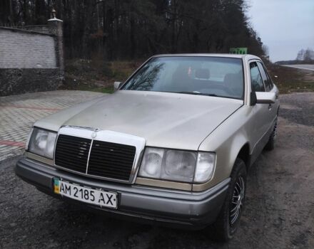 Серый Мерседес Е-Класс, объемом двигателя 2.3 л и пробегом 300 тыс. км за 1300 $, фото 1 на Automoto.ua